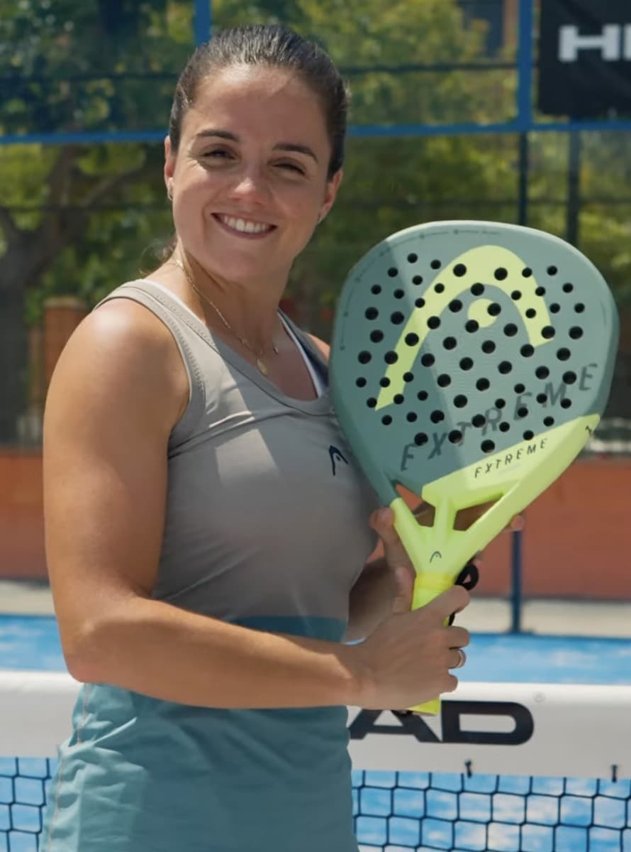 Paula Josemaría padel action
