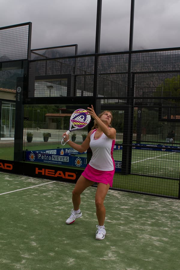 Alejandra Salazar padel action