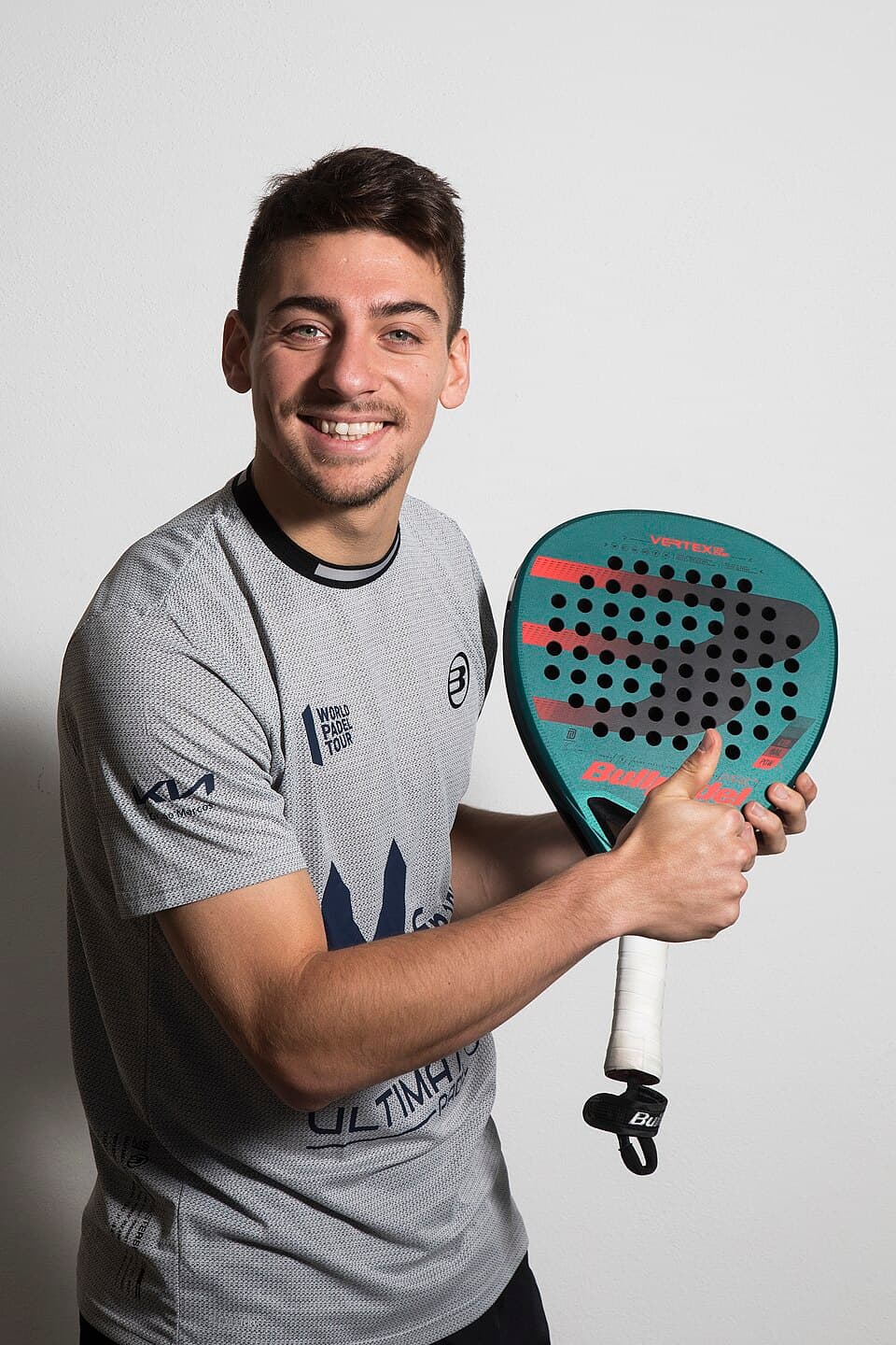 Martín Di Nenno padel action