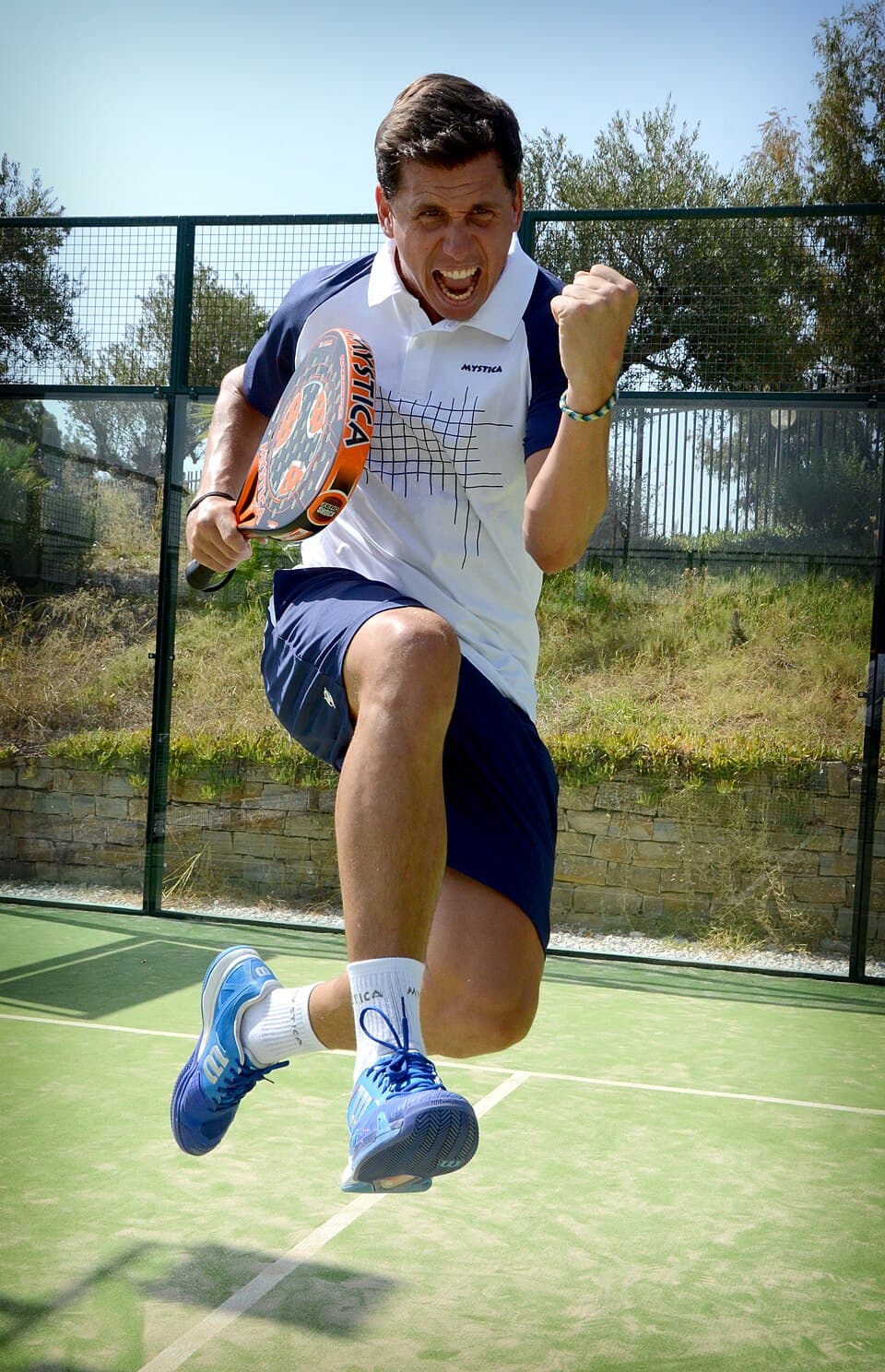 Paquito Navarro padel action